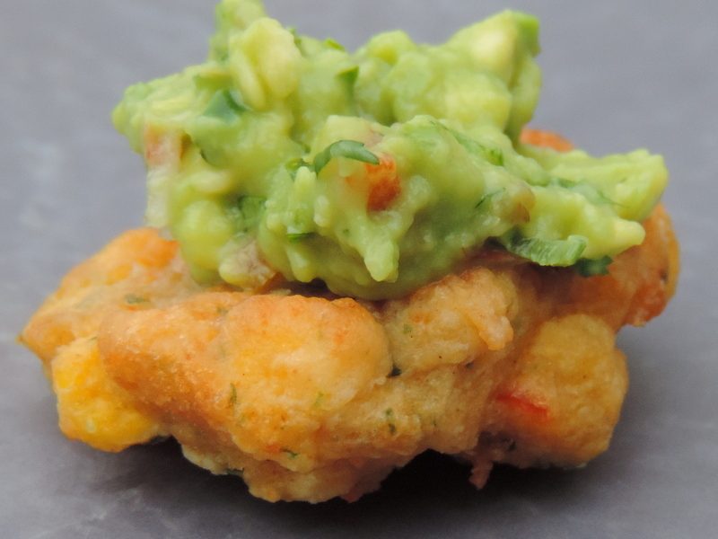 Spicy corn fritter with guacamole (V)