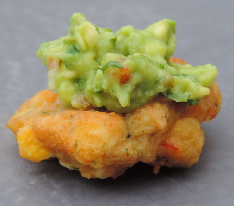 Spicy corn fritter with guacamole (V)