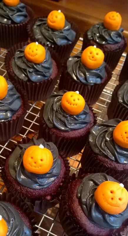 Smiley pumpkin cupcakes!